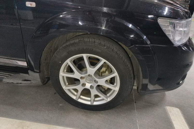 Used Dodge Journey 2013 2.4L Two-Wheel Drive Luxury Version

