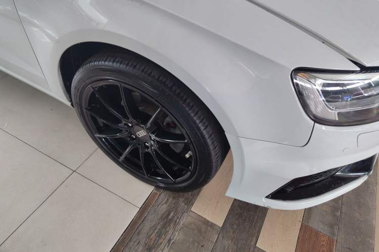 Used Audi A3 2018 30th Anniversary Edition Sportback 35 TFSI Ambition Model Right Front Wheel Hub