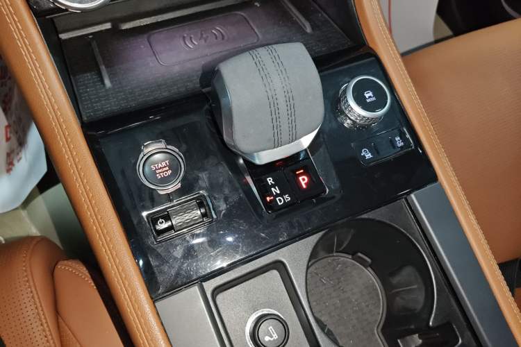 Used Jaguar F-PACE 2024 P250 R-Dynamic HSE Gear Lever