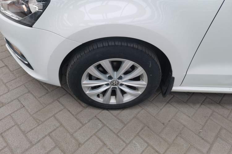 Used Volkswagen Polo 2016 1.6L Automatic Comfort Model Left Front Wheel Hub