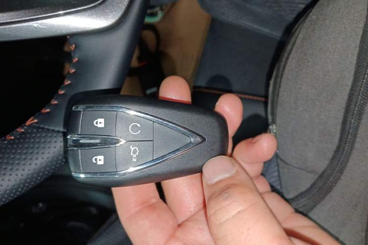 Used CHANGAN OSHAN X5 2022 Sport Edition 1.5T DCT Cyclone Assault Vehicle Key