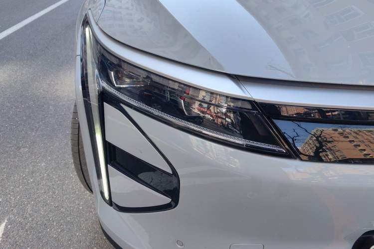 Used EXEED Stellar C-DM 2025 200 with Ultra-Long Range Pro All-Wheel Drive Right Front Headlight