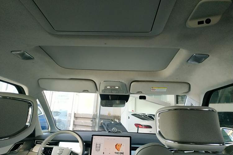 Used Volvo EM90 2025 Ultra Six-Seater
