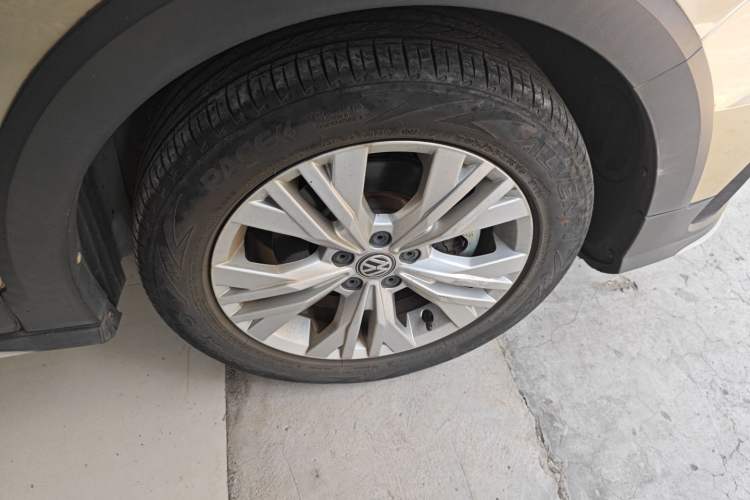 Used Volkswagen C-TREK 2018 1.5L Automatic Comfort Model Right Front Wheel Hub