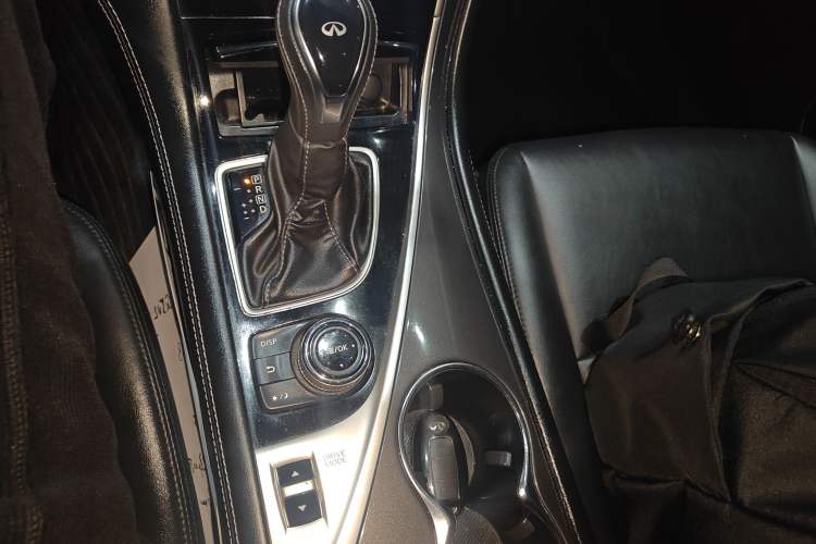 Used Infiniti Q50L 2018 2.0T Comfort Edition China VI Standard
