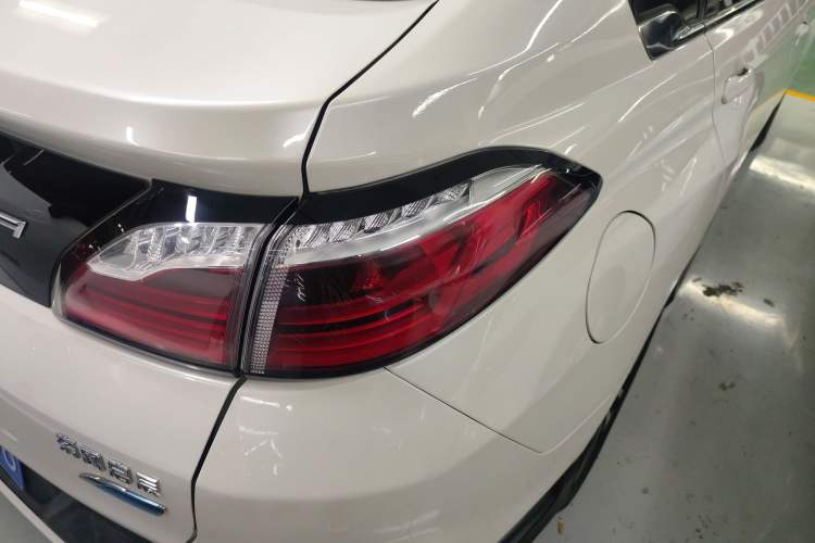 Used Venucia T90 2018 2.0L CVT Smart Connect Luxury Edition China V Standard
