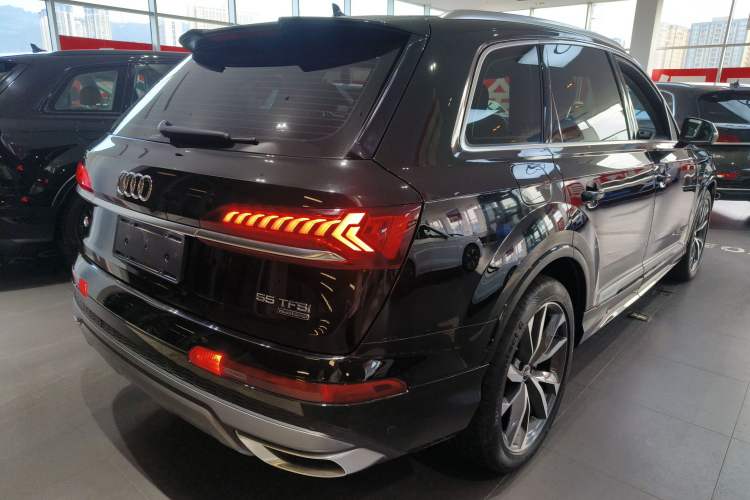 Used Audi Q7 2022 55 TFSI quattro S line Sport model