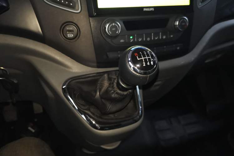 Used Foton Toano 2024 Joyear Multi-Function 2.0T Manual Long-Wheelbase Mid-Roof Model with Single Rear Tire Available in 5/6/7/9-Seater Configurations