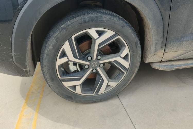 Used SOL X8 2021 300T DCT Leading Smart Connectivity Version 7 Seats Left Front Wheel Hub