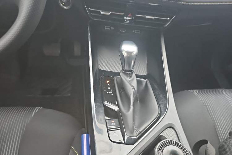 Used Roewe i5 2021 1.5L CVT Platinum Edition Gear Lever