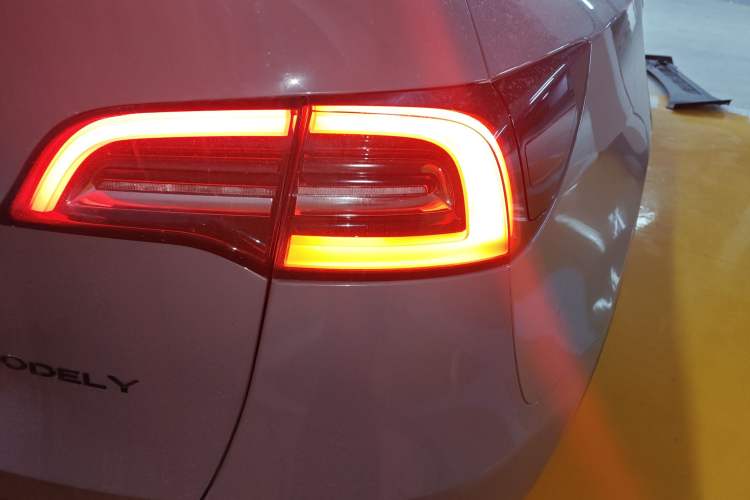 Used Tesla Model Y 2022 Long-Range All-Wheel-Drive Version