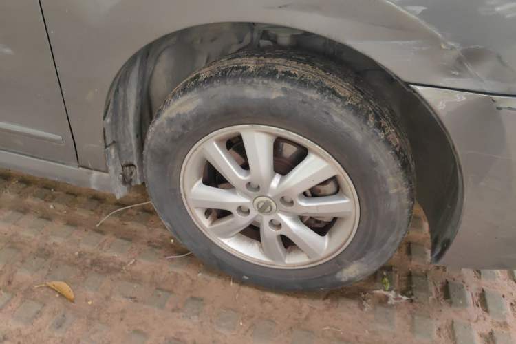 Used Nissan Sylphy 2016 Classic 1.6XE Manual Comfort Edition Right Front Wheel Hub