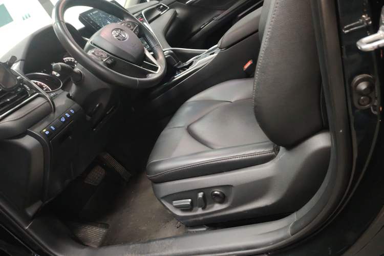 Used Toyota Camry 2021 2.0G Luxury Edition
