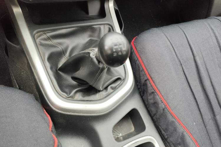 Used Nissan Navara 2017 2.5L Manual Two-Wheel Drive Standard Edition QR25