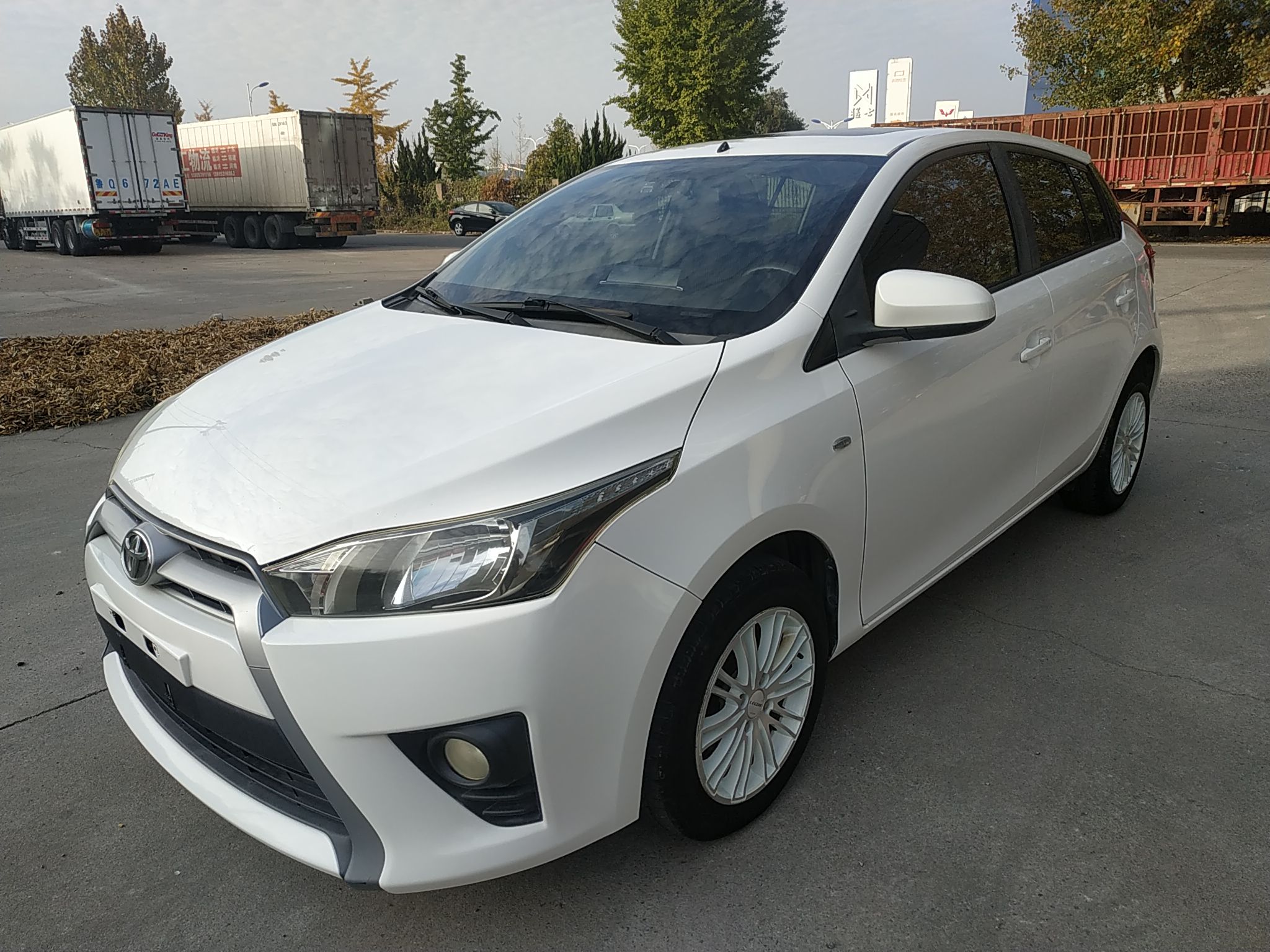 تحت مقدمة السيارة