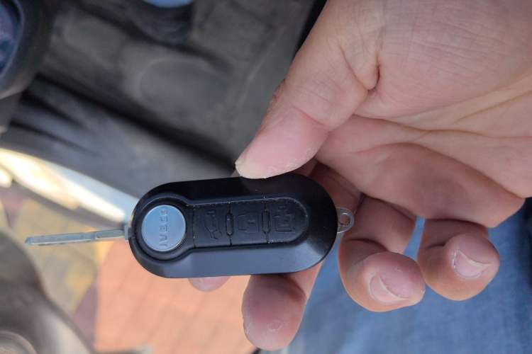 Used Iveco Eurocargo 2021 2.0T Manual - Yunrui Long Wheelbase Short Overhang High Roof Manual Doors – F1A Vehicle Key