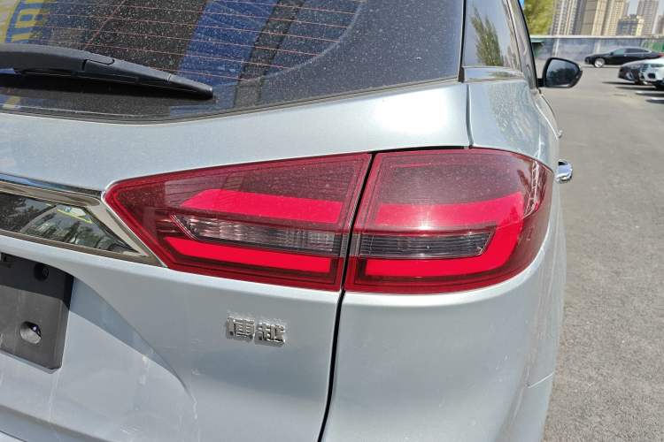 Used Geely Auto Emgrand X7 Sport 2018 1.8TD Manual Two-Wheel Drive Zhiya Model
