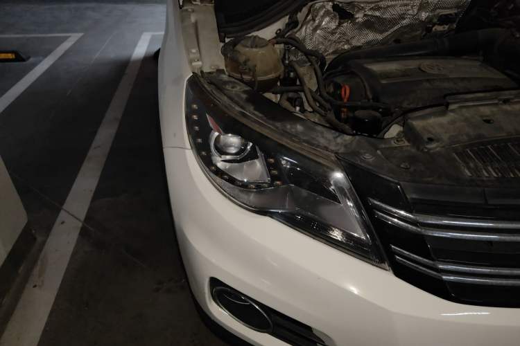 Used Volkswagen Tiguan 2012 1.8TSI Manual Two-Wheel Drive Urban Edition Right Front Headlight