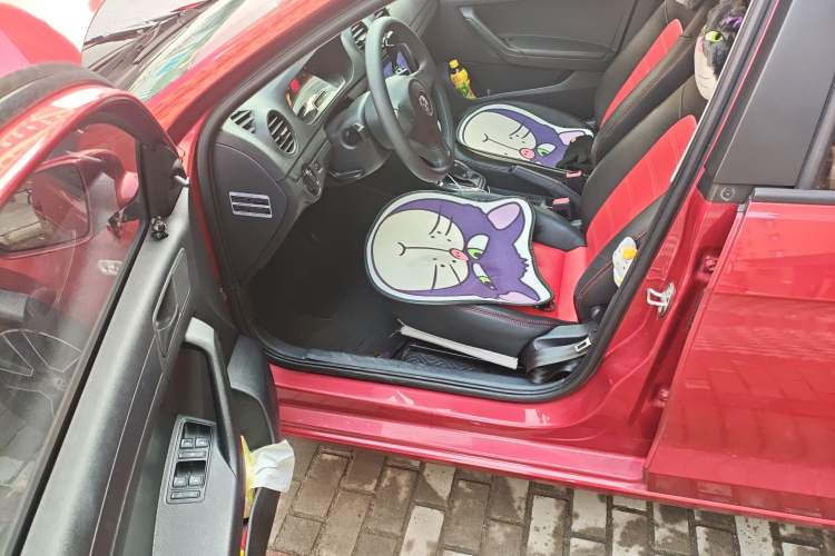 Used Volkswagen Jetta 2015 1.6L Automatic Fashion Model
