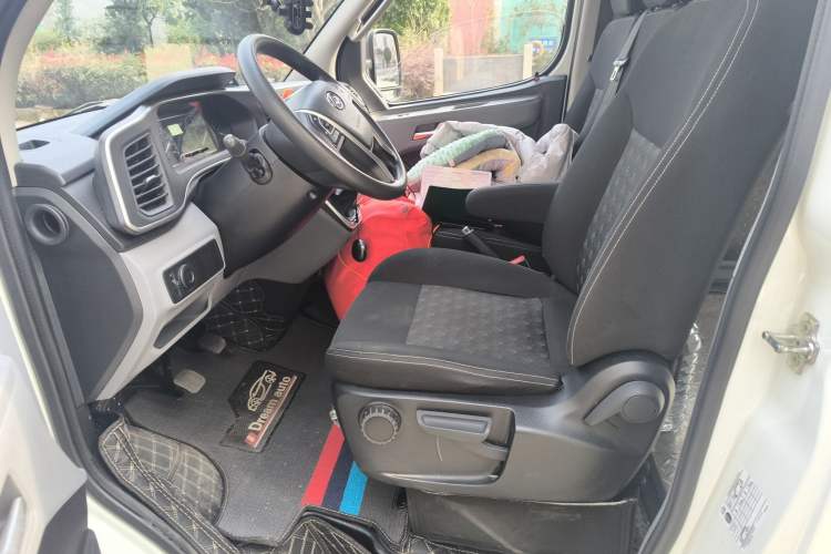 Used SAIC MAXUS Xintu V80 2023 2.0T Manual Classic Aoyuntong Long Wheelbase Mid-Height 6/7/8/9-Seater