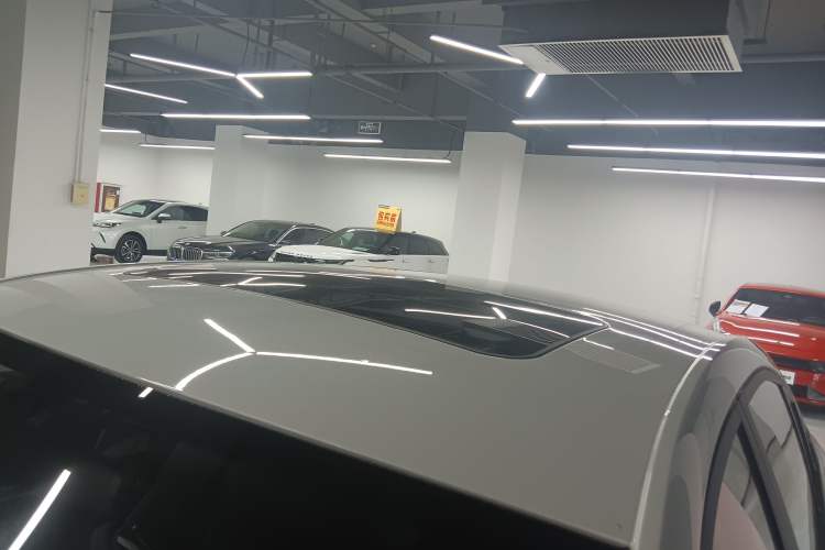 Used Roewe i5 2021 1.5L CVT Platinum Edition Roof