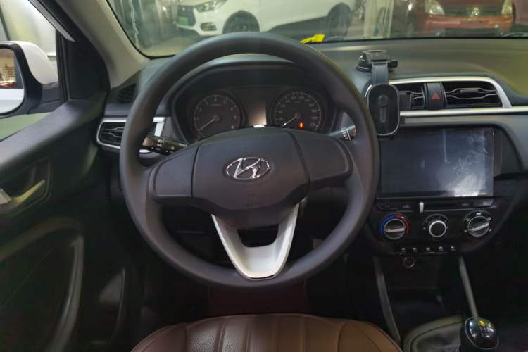 Used Hyundai Verna (older generation) 2017 1.4L Manual Refreshed Version China VI Standard Steering Wheel