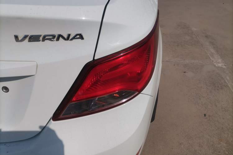 Used Hyundai Verna (older generation) 2014 1.4L Automatic Smart GLS Right Rear Taillight