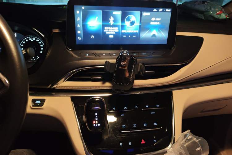 Used Buick GL8 2023 Facelifted Land Cruiser Executive Luxury Version