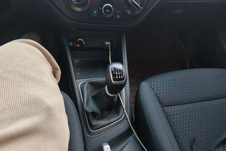 Used Hyundai Verna (new generation) 2020 1.4L Manual GLS Cool Edition Gear Lever