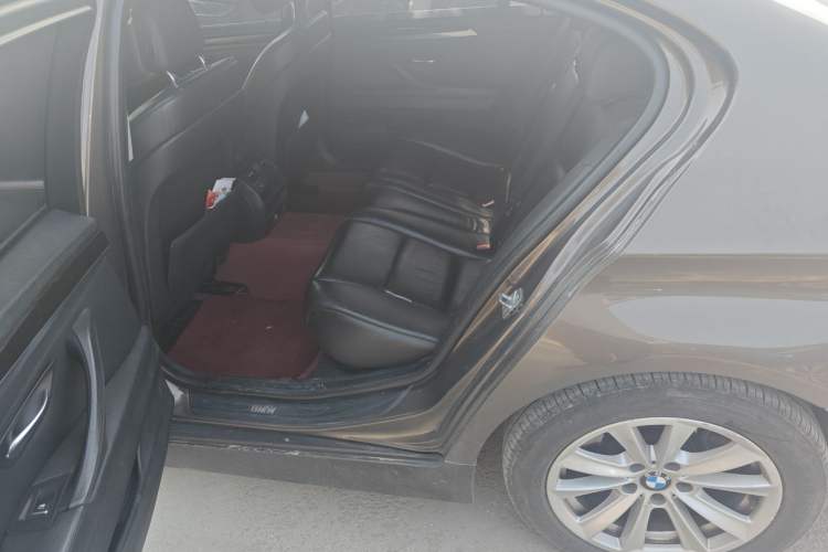 Used BMW 5 Series 2013 525Li Luxury Model
