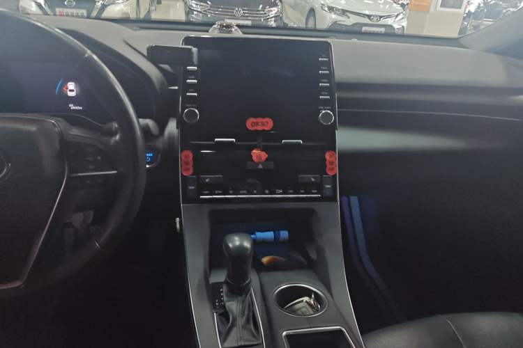 Used Toyota Avalon 2019 Dual-Engine 2.5L XLE Prestige Version China VI Standard Audio And AC Panel
