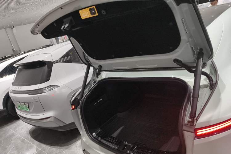 Used Avatr 11 2022 Ultra-Long Range Dual-Motor Luxury Edition 5 Seats
