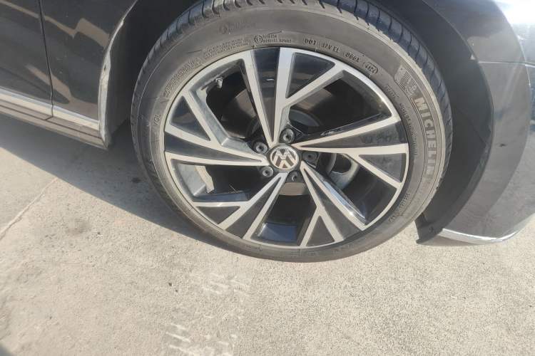 Used Volkswagen Magotan 2020 330TSI DSG Luxury Edition Right Front Wheel Hub