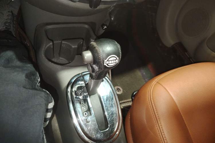 Used Nissan Sunny 2016 1.5XE CVT Leading Edition Gear Lever