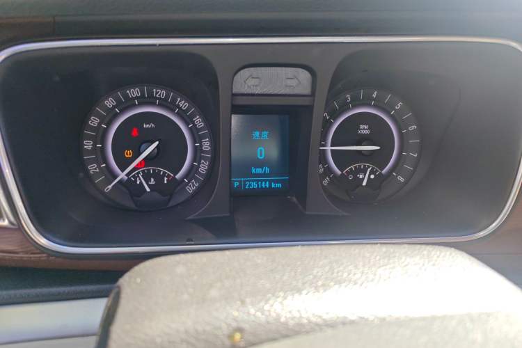 Used Buick GL8 2018 28T Luxury Model China VI Standard Odometer Close Up