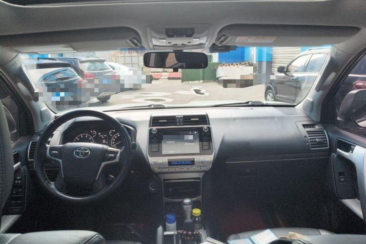 Used Toyota Prado 2018 3.5L Automatic TX-L Center Console