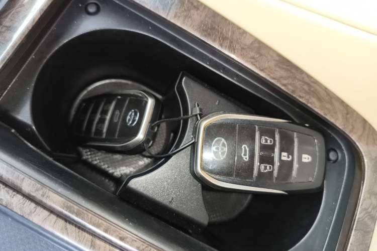 Used Toyota Vellfire 2021 Crown Dual-Engine 2.5L HV Prestige Edition