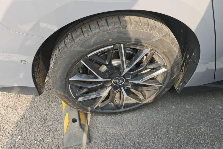 Used BYD Han 2025 DM-i Intelligent Driving Edition 125KM LiDAR Flagship Model Right Rear Wheel Hub