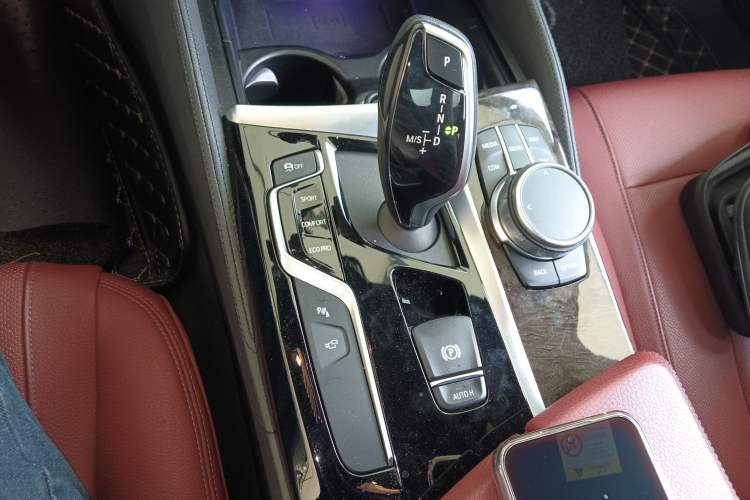 Used BMW 5 Series 2020 530Li Luxury Edition M Sport Package Gear Lever