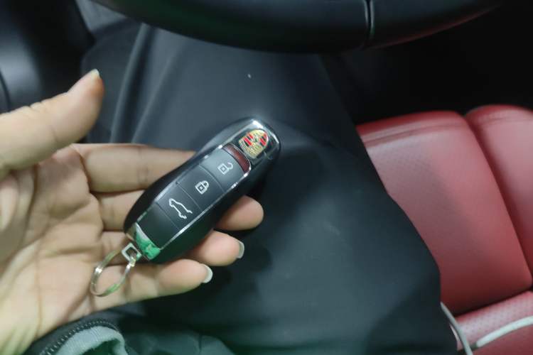 Used Porsche Macan 2021 Macan 2.0T Vehicle Key