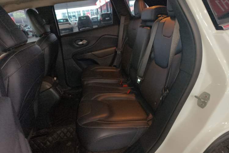 Used Jeep Cherokee 2020 2.0L Two-Wheel Drive Classic Sports Edition Left Rear Seat