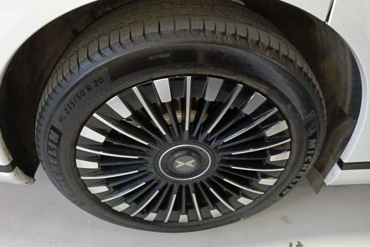 Used XPeng X9 2025 740 Ultra-Long Range Max
