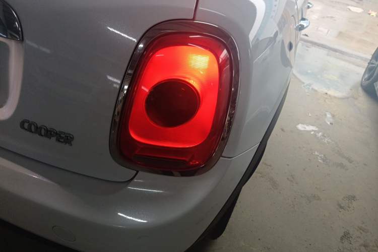 Used MINI 2016 1.5T COOPER Five-Door Edition Right Rear Taillight