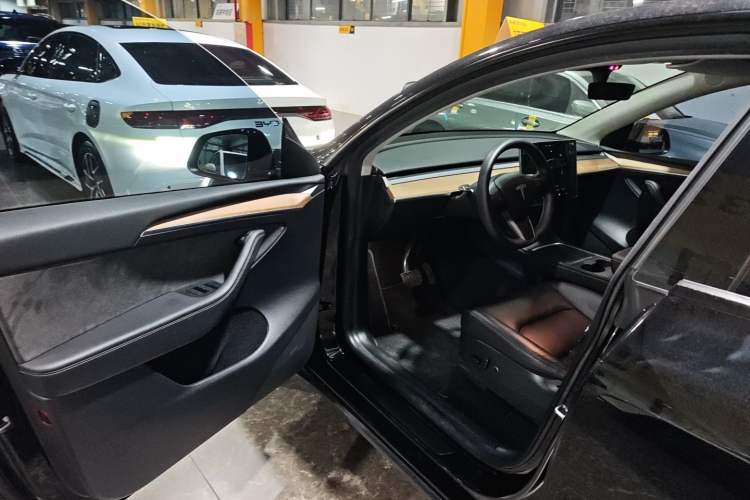 Used Tesla Model Y 2022 Rear-Wheel-Drive Version

