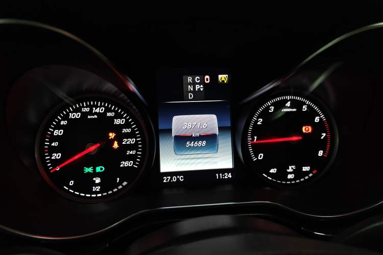 Used Mercedes-Benz V-Class 2017 V 260 Avantgarde Edition Instrument Cluster