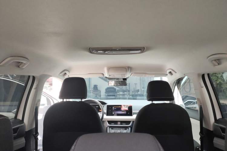 Used Volkswagen Tharu 2023 300TSI Two-Wheel-Drive Crescent Edition Headliner