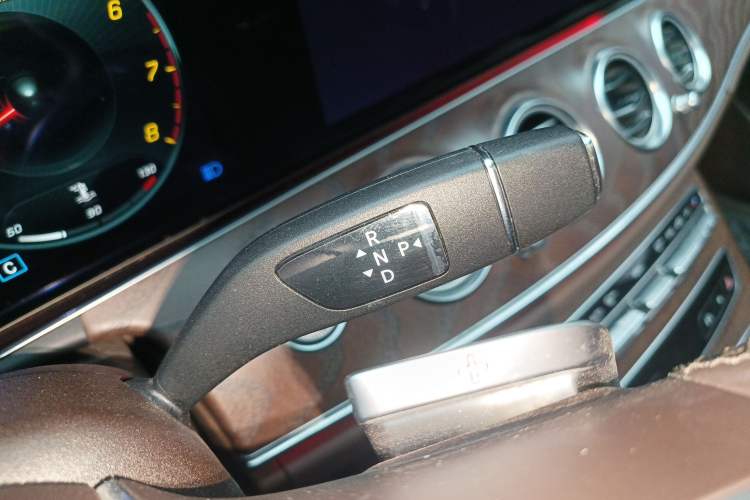 Used Mercedes-Benz E-Class 2022 Second Facelift E 300 L Fashion Edition
