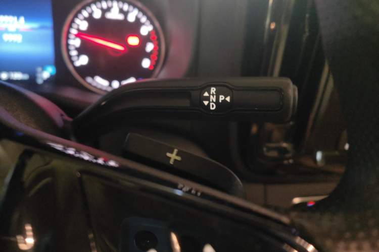 Used Mercedes-Benz Vito 2024 2.0T Elite Version 9 Seats Gear Lever