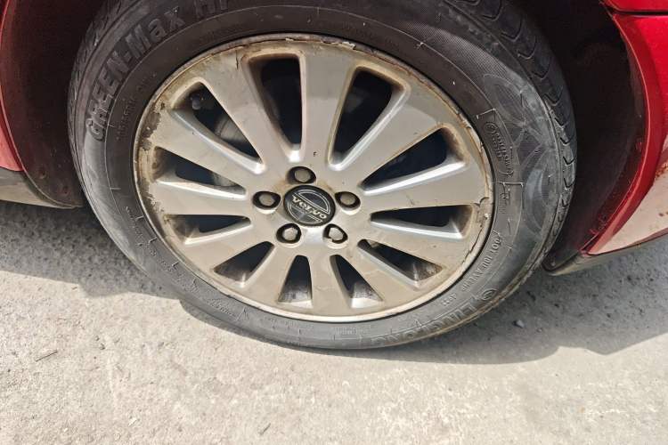 Used Volvo S40 2006 2.4i Right Front Wheel Hub