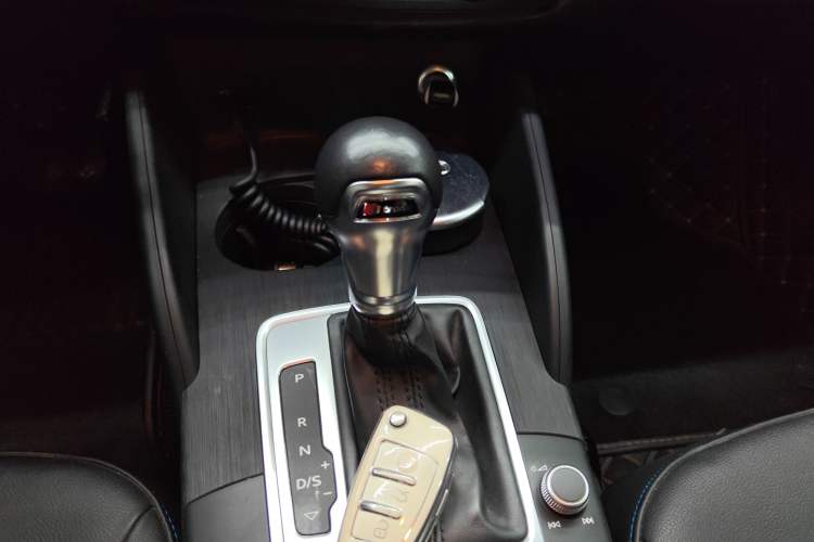 Used Audi A3 2020 Limousine 35 TFSI Fashion Edition China VI Emission Standard Gear Lever